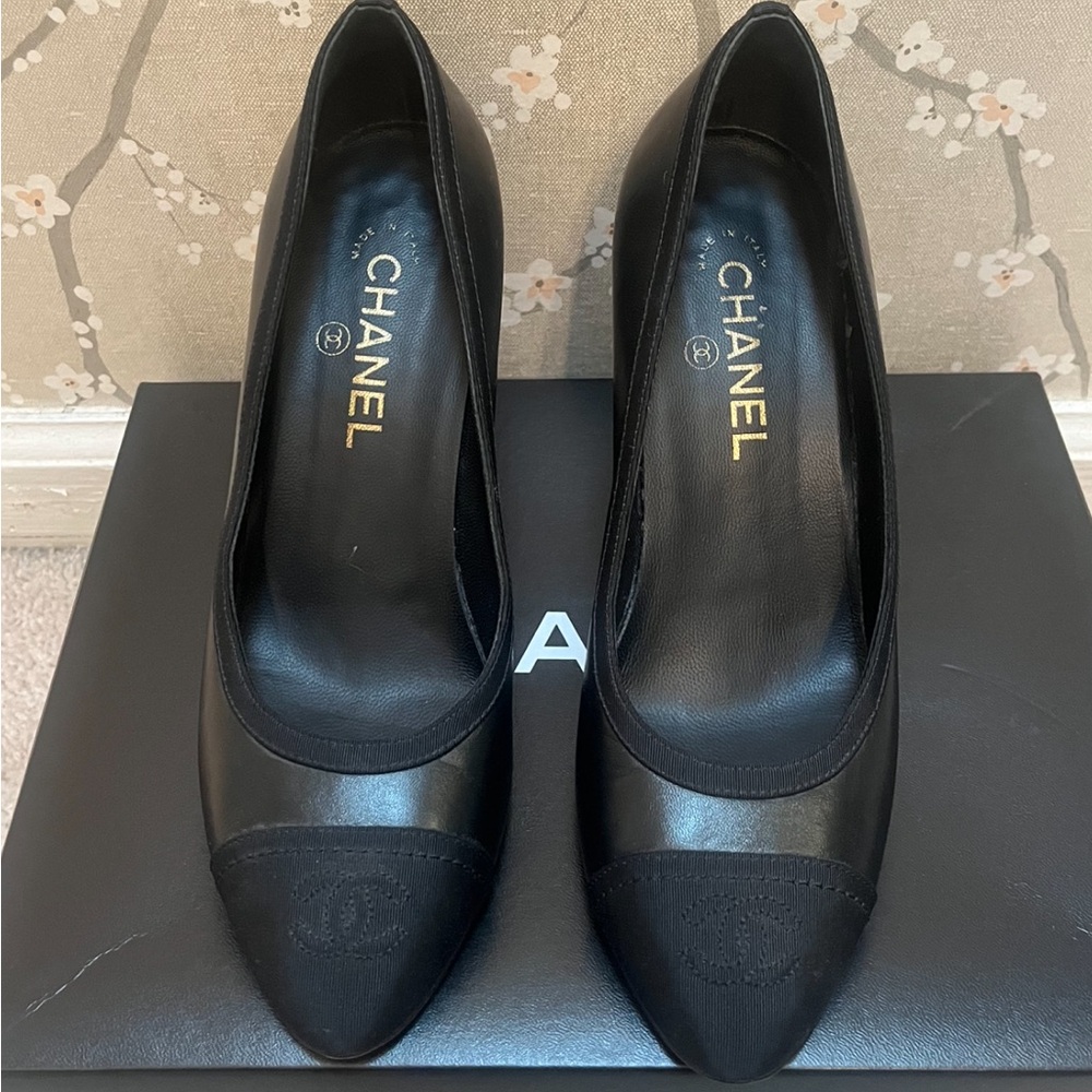 Authentic Chanel Black Pumps!!! (Bought on the Real Real)